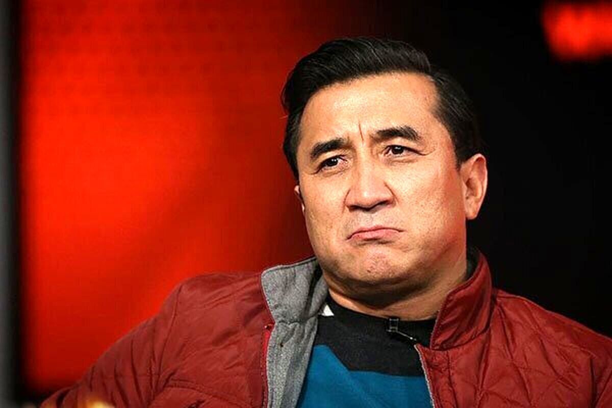 معاون صداوسیما تا کمر برای خداداد عزیزی خم شد! + فیلم