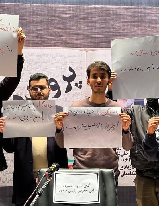 اقدام عجیب معاون پزشکیان در روز دانشجو حسابی سرو صدا کرد