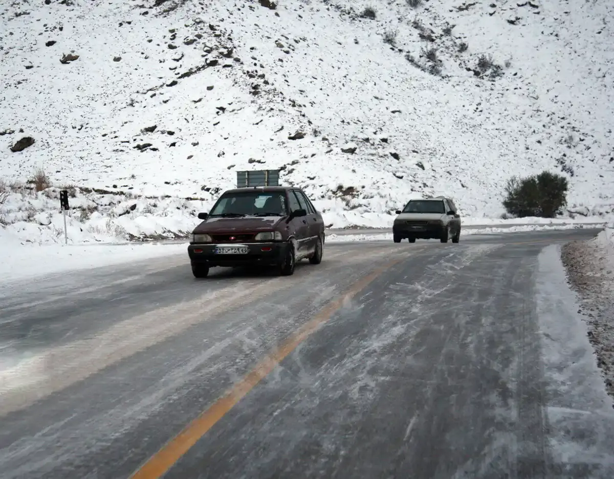 هم‌اکنون برف و کولاک شدید در جاده چالوس+ فیلم