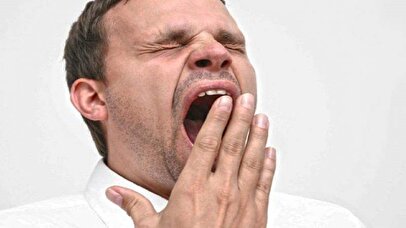 با هر خمیازه چه اتفاقی در بدن ما رخ می‌دهد/ چرا خمیازه واگیردار است؟