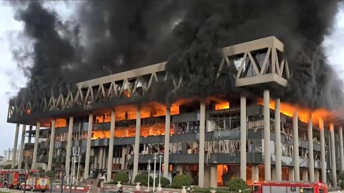 هدیه عجیب صداوسیما از تکه‌های ساختمان شیشه‌ای خبرساز شد + عکس