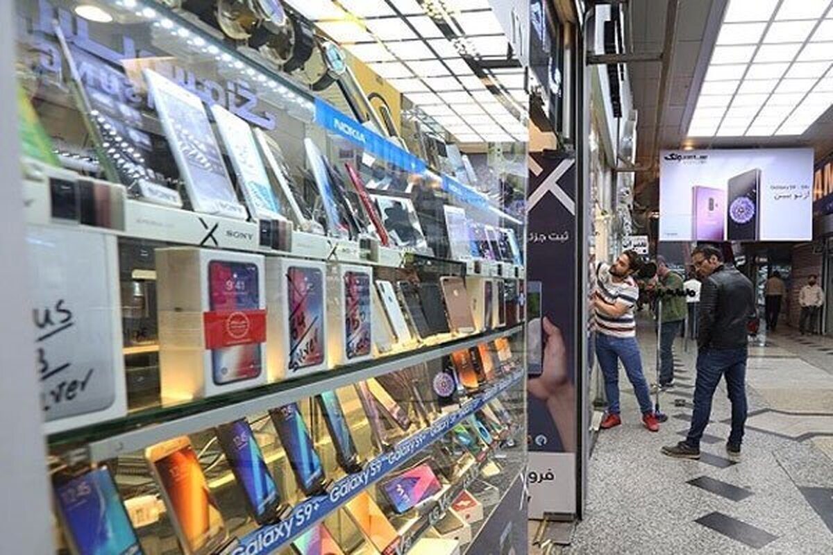 فروش موبایل به حداقل رسید/ رونق دست دوم فروشی در بازار موبایل