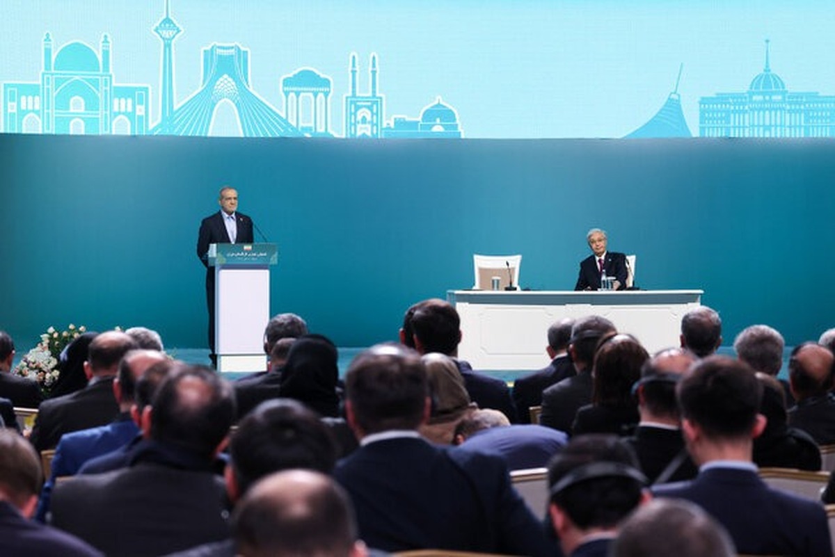 تأکید رئیس‌جمهور بر توسعه همکاری‌های اقتصادی با قزاقستان