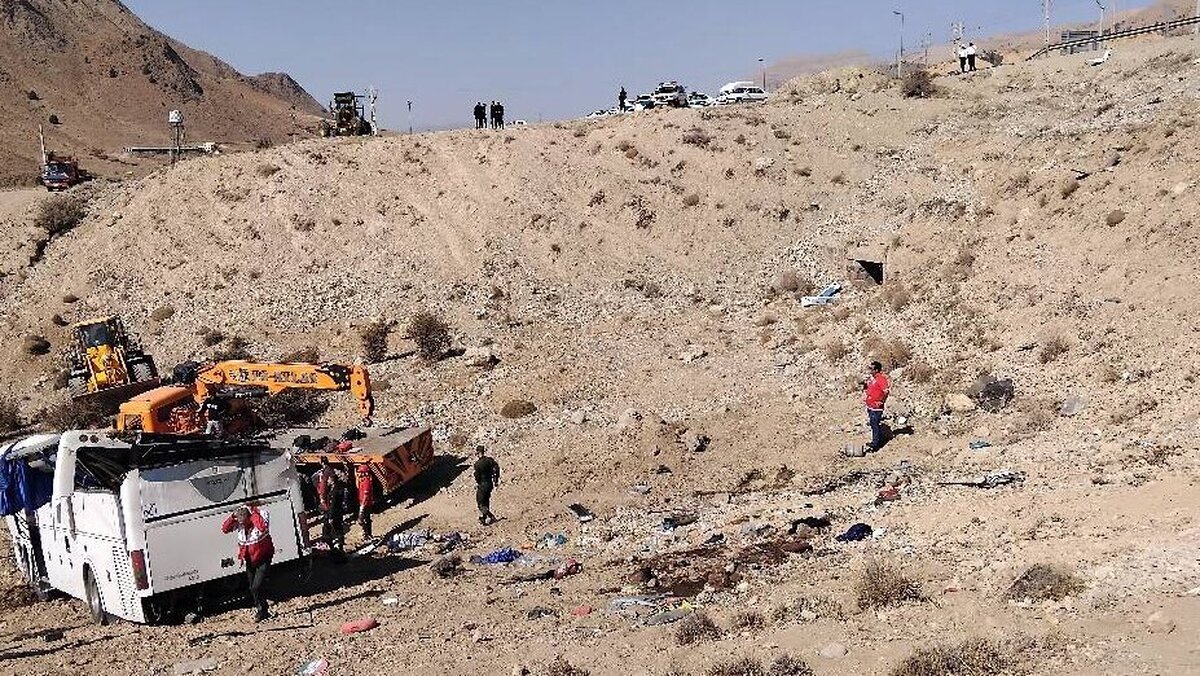 آخرین وضعیت مصدومان واژگونی اتوبوس تهران - یاسوج + فیلم