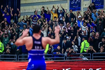 اعتراض کمیل قاسمی به تصمیمات داوری /فینال لیگ کشتی جنجالی شد