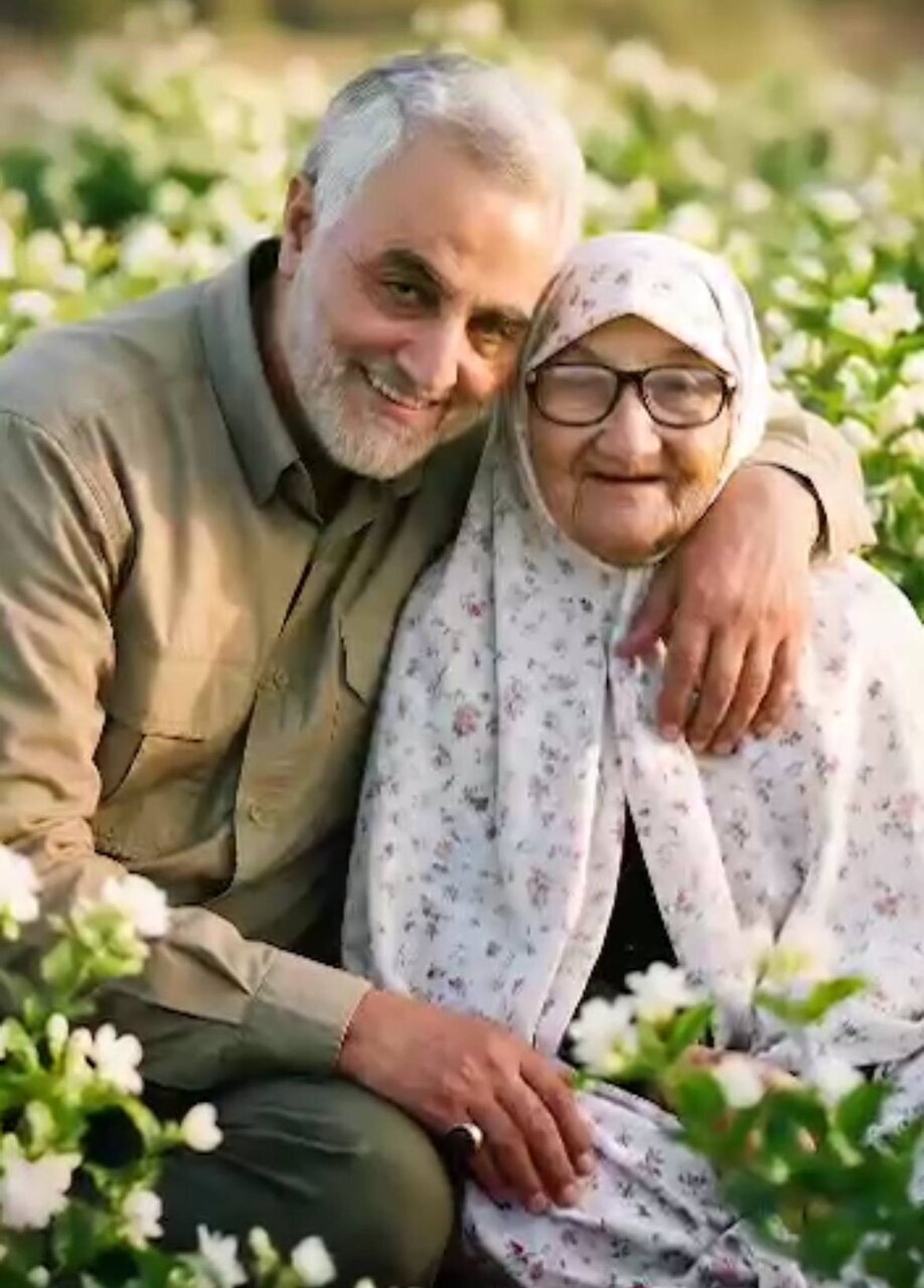 رونمایی از تصاویر عاشقانه سردار سلیمانی در آغوش مادر + عکس