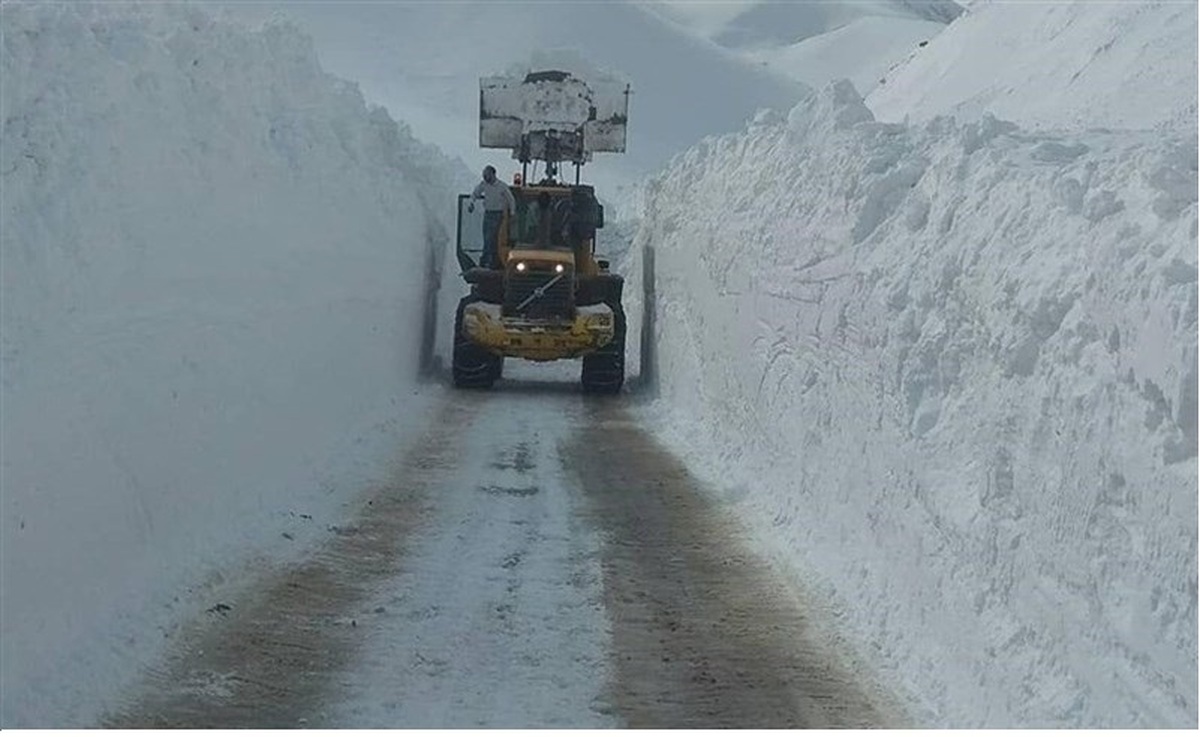 بارش نیم متری برف در اصفهان+ فیلم