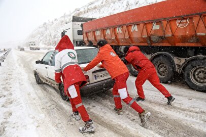 امداد‌رسانی هلال‌احمر به بیش از ۶ هزار نفر در  برف و سیلاب/ اسکان اضطراری هزار حادثه‌دیدگان