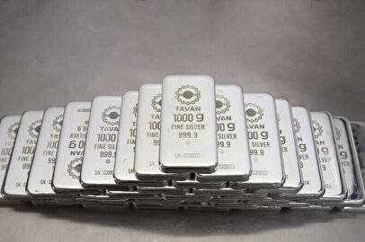 از «چرا نقره؟» تا ۱۰ هزار میلیار تومان معامله/ روایت حضور یک ساله نقره در بورس