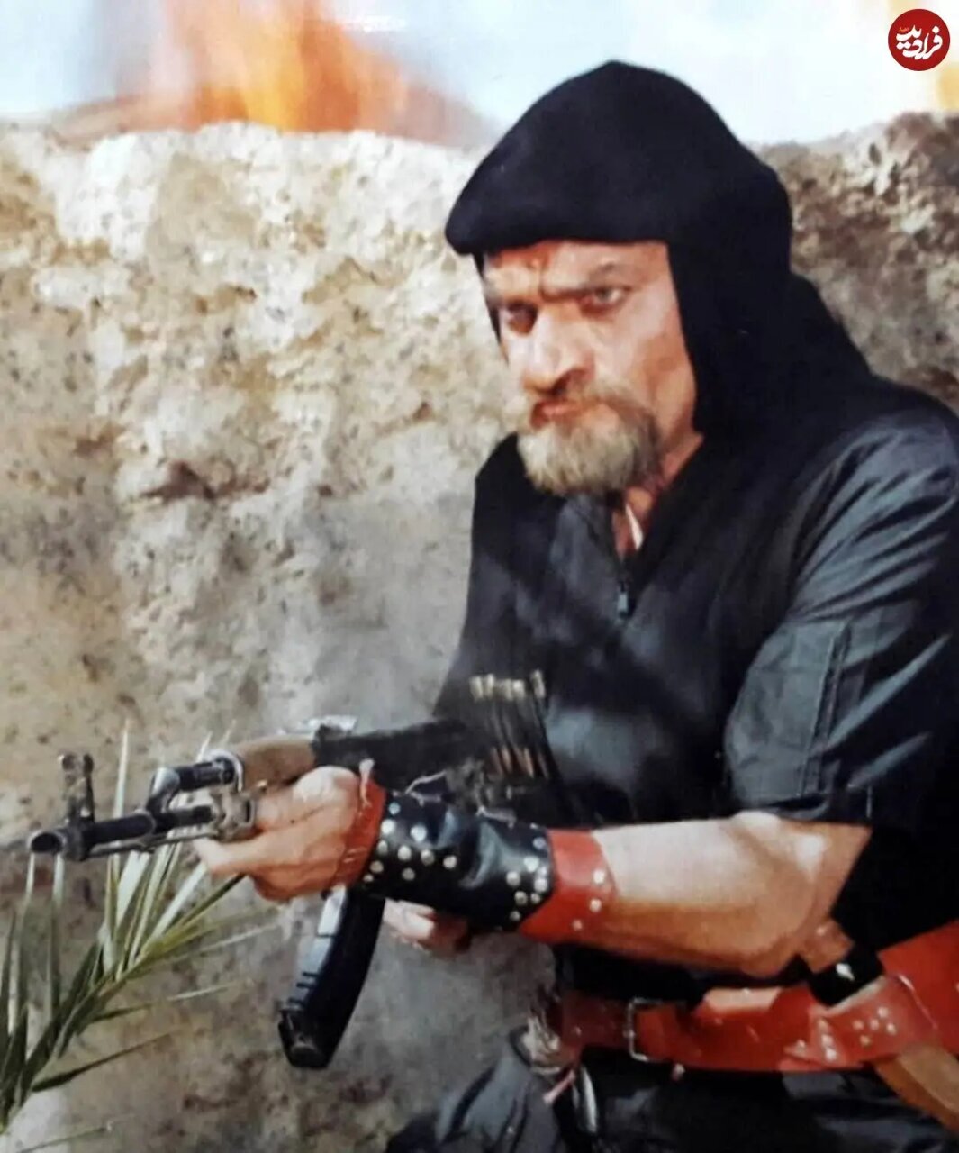 فتحعلی اویسی اسلحه به دست شد + عکس