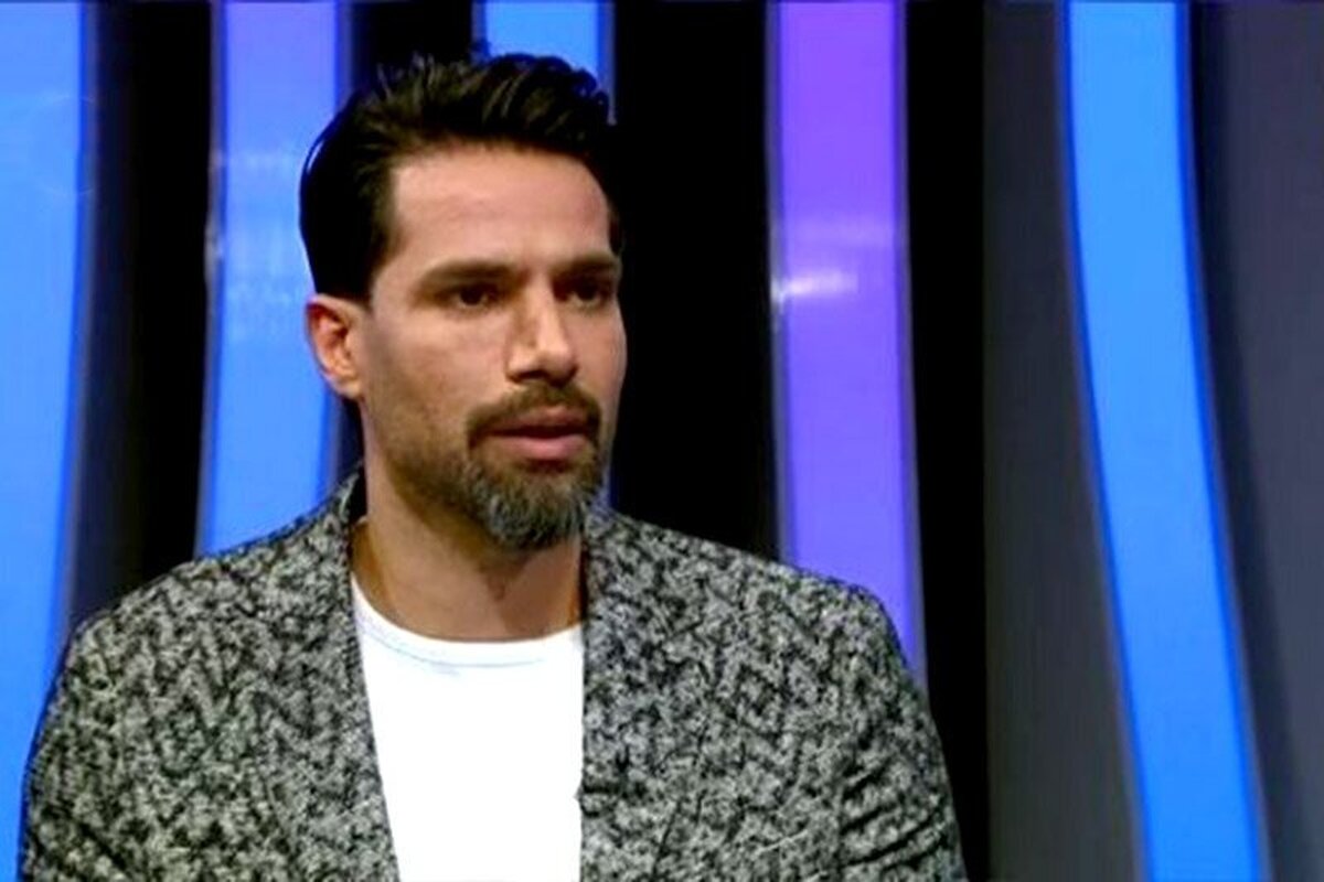 حمایت جانانه امیرحسین صادقی از کریم باقری روی آنتن زنده+ فیلم