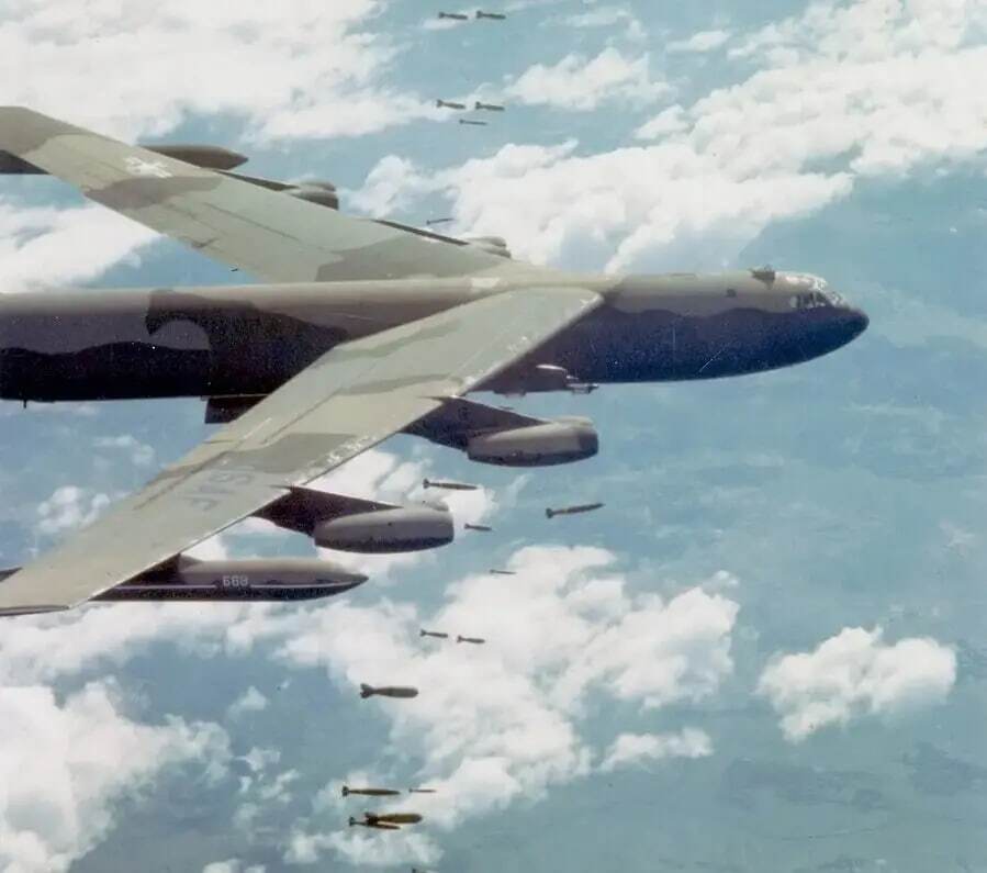 مقایسه جنگندههای H-۲۰ چین و B-۵۲ آمریکا / کدام بمبافکن قویتر است؟ مقایسه جنگندههای H-۲۰ چین و B-۵۲ آمریکا / کدام بمبافکن قویتر است؟