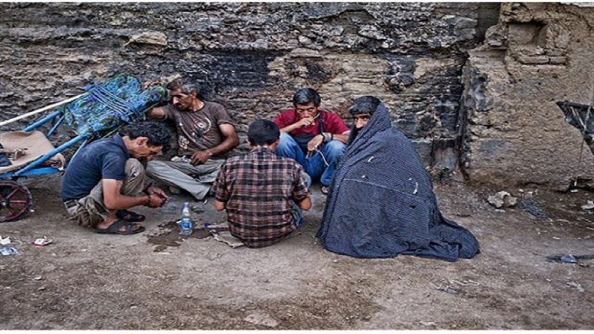 قیمت شربت تریاک نجومی شد / ۶۰۰ هزار معتاد در بحران کمبود دارو