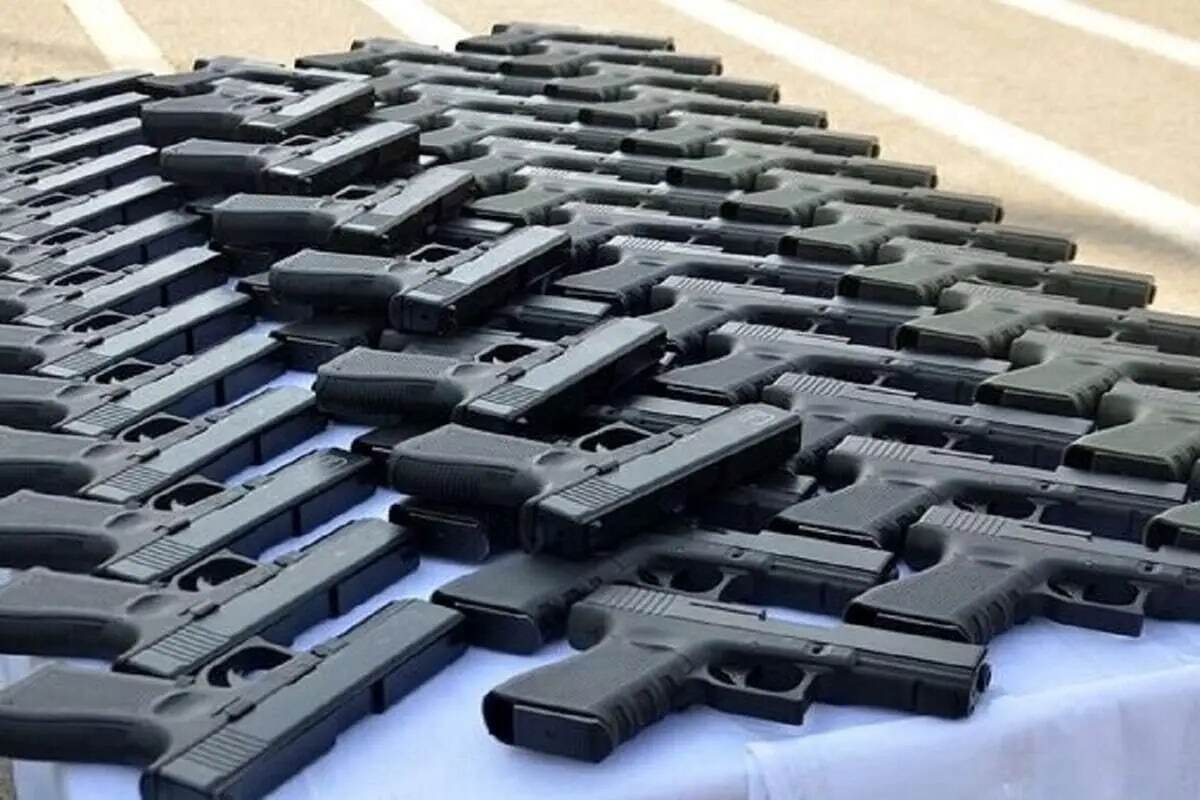 کشف محموله عظیم اسلحه در سیستان و بلوچستان + قاچاقچیان دستگیر شدند + فیلم