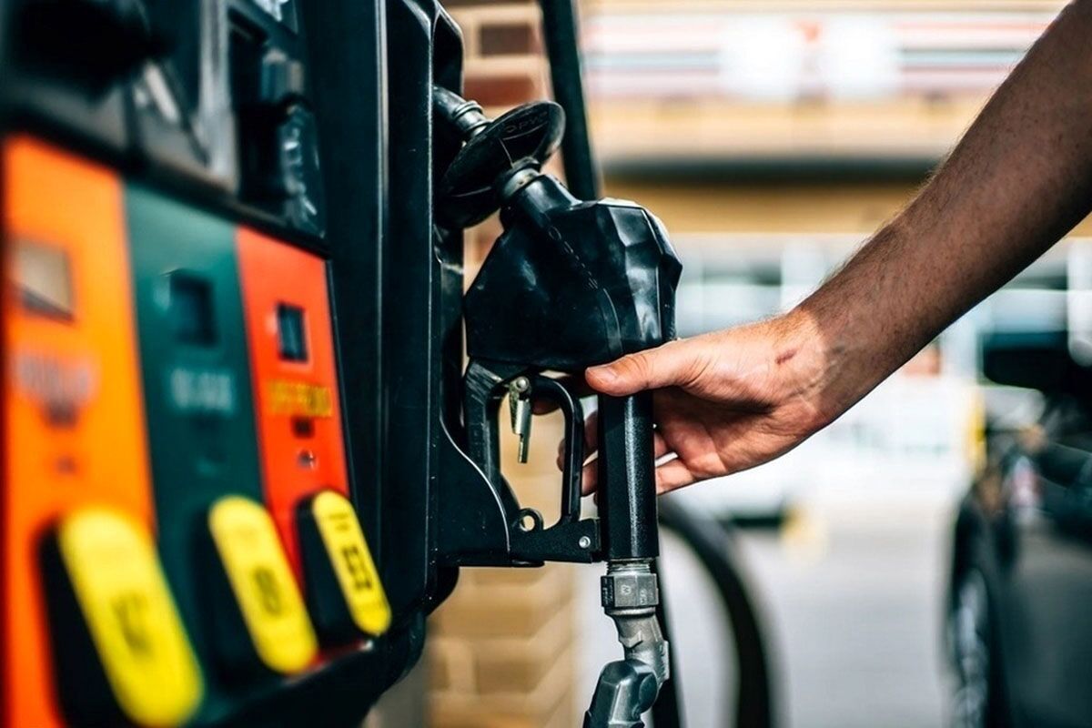 قیمت نهایی بنزین اعلام شد/ خبر فوری یک نماینده درباره تغییر مصوبه بنزینی دولت