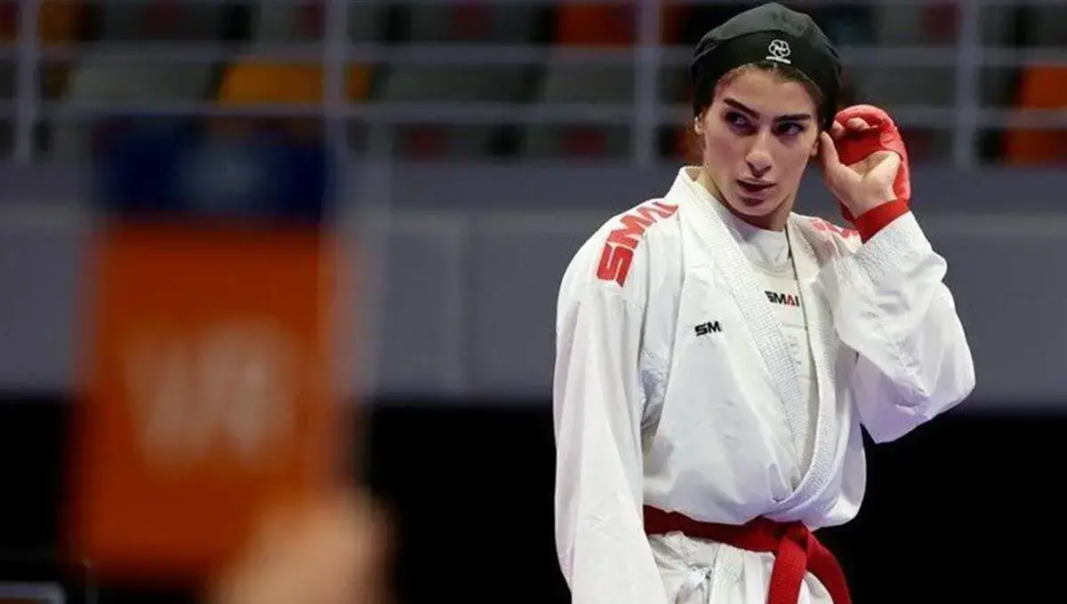 مدال طلا بر گردن آتوسا گلشادنژاد