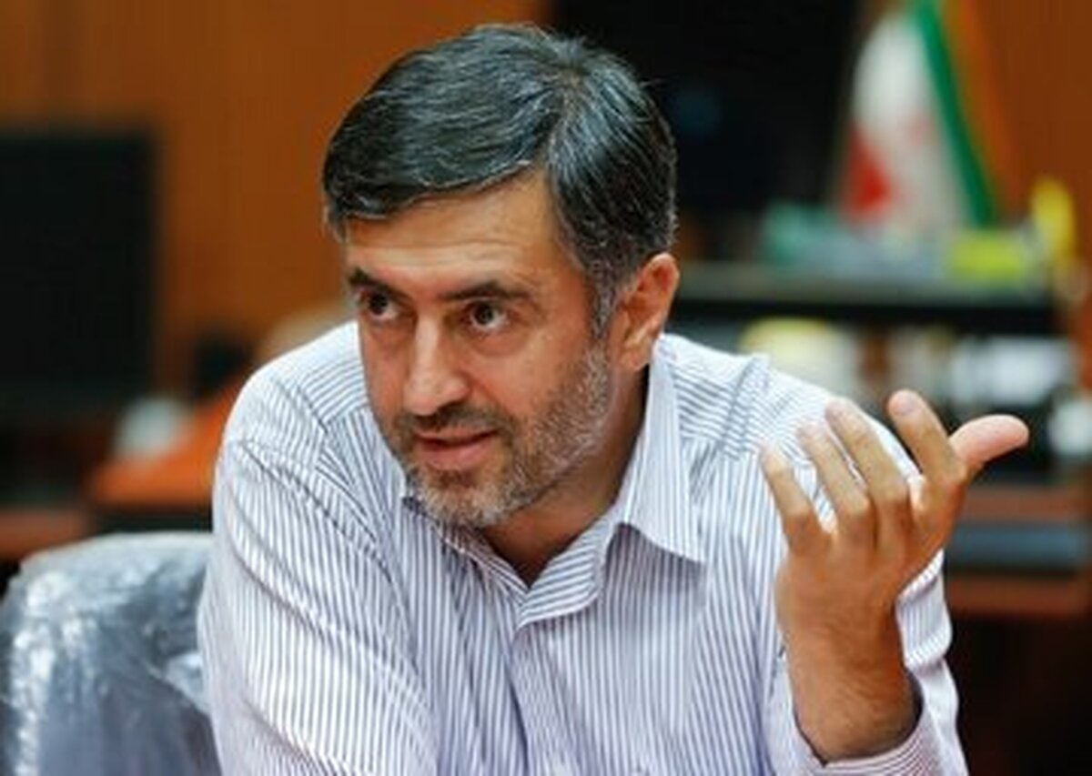 کنایه تند عبدالله گنجی به اظهارات حدادیان درباره ظریف/ مومن به خاطر دیگران جهنم را برای خود اجاره نمی‌کند