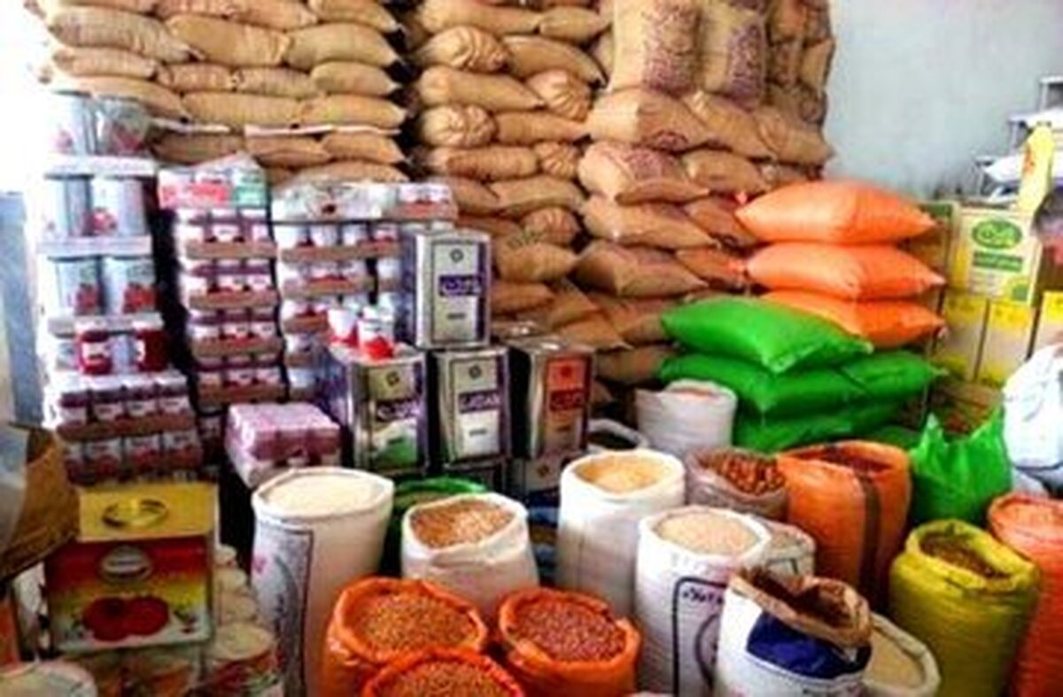 کشف یک انبار احتکار کالاهای اساسی با ۲۱ تن روغن و آرد