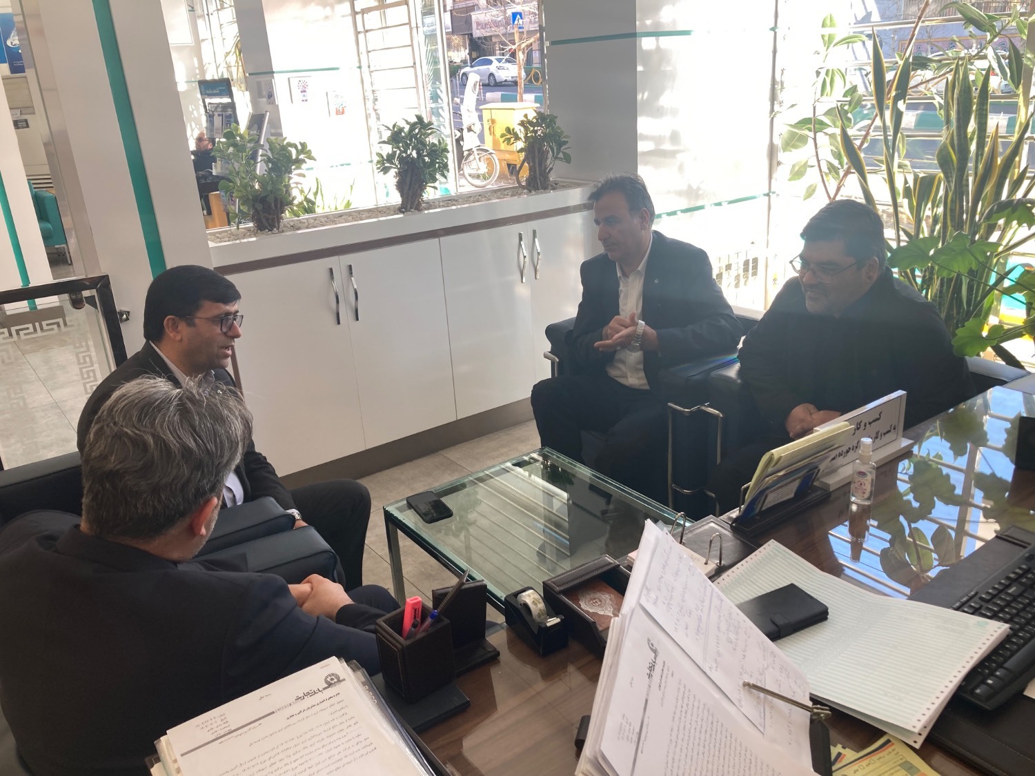 بازدید مدیرعامل و اعضای هیأت مدیره بانک تجارت از روند خدمترسانی به مشتریان بازدید مدیرعامل و اعضای هیأت مدیره بانک تجارت از روند خدمترسانی به مشتریان