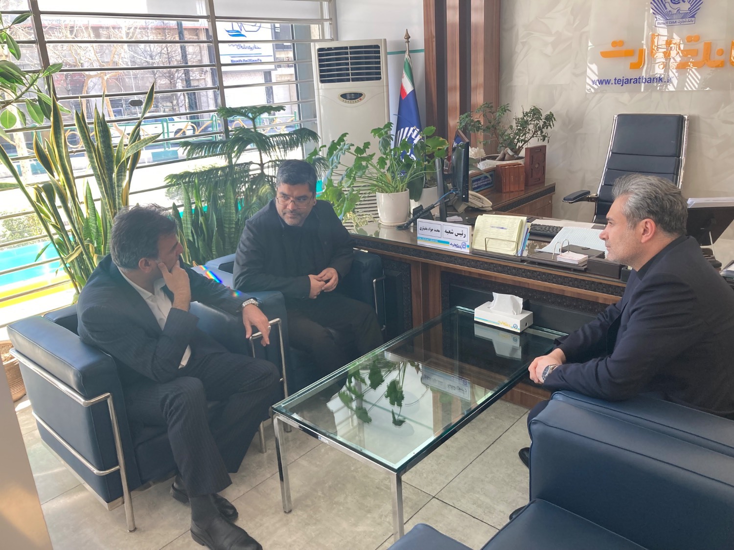بازدید مدیرعامل و اعضای هیأت مدیره بانک تجارت از روند خدمترسانی به مشتریان بازدید مدیرعامل و اعضای هیأت مدیره بانک تجارت از روند خدمترسانی به مشتریان