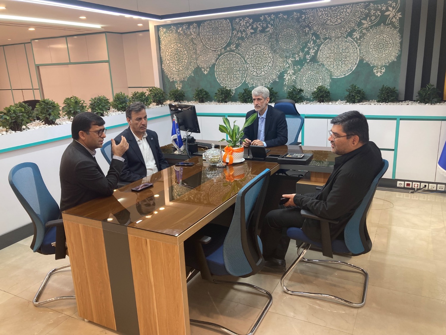 بازدید مدیرعامل و اعضای هیأت مدیره بانک تجارت از روند خدمترسانی به مشتریان بازدید مدیرعامل و اعضای هیأت مدیره بانک تجارت از روند خدمترسانی به مشتریان