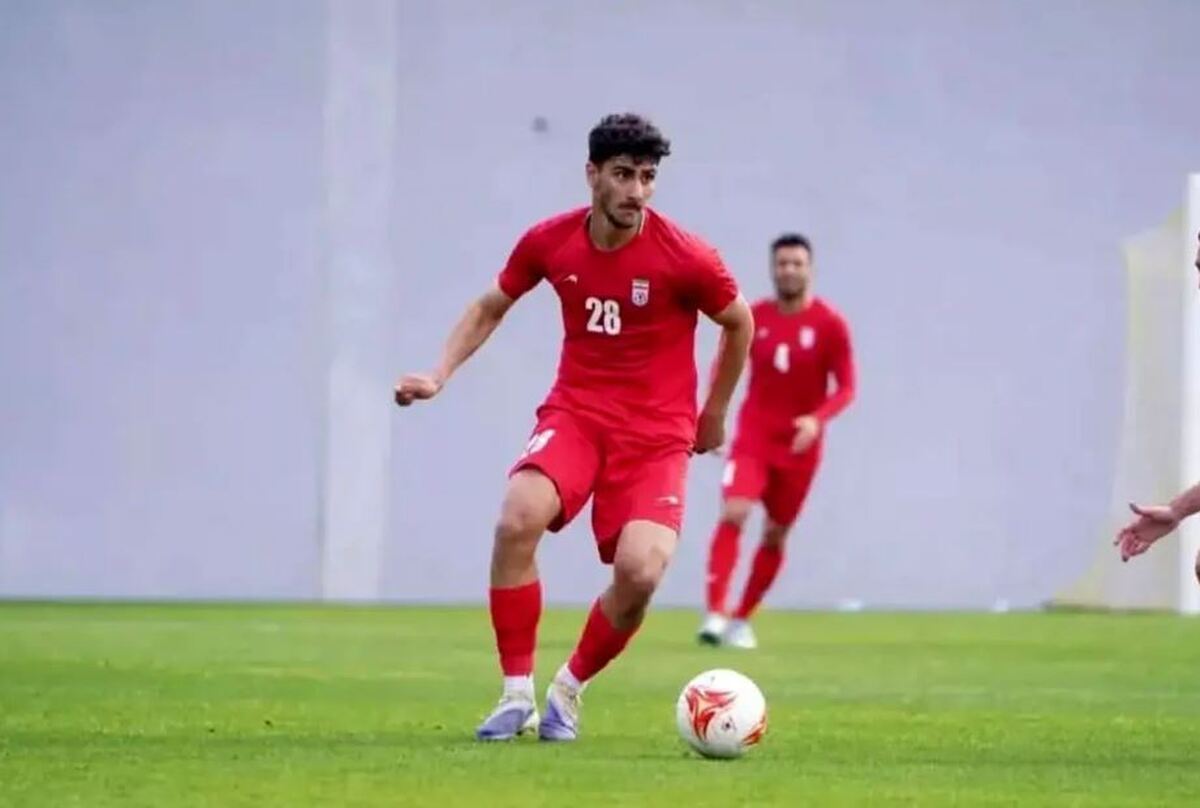 ملی‌پوش فوتبال ایران: قهرمانان واقعی مردم هستند