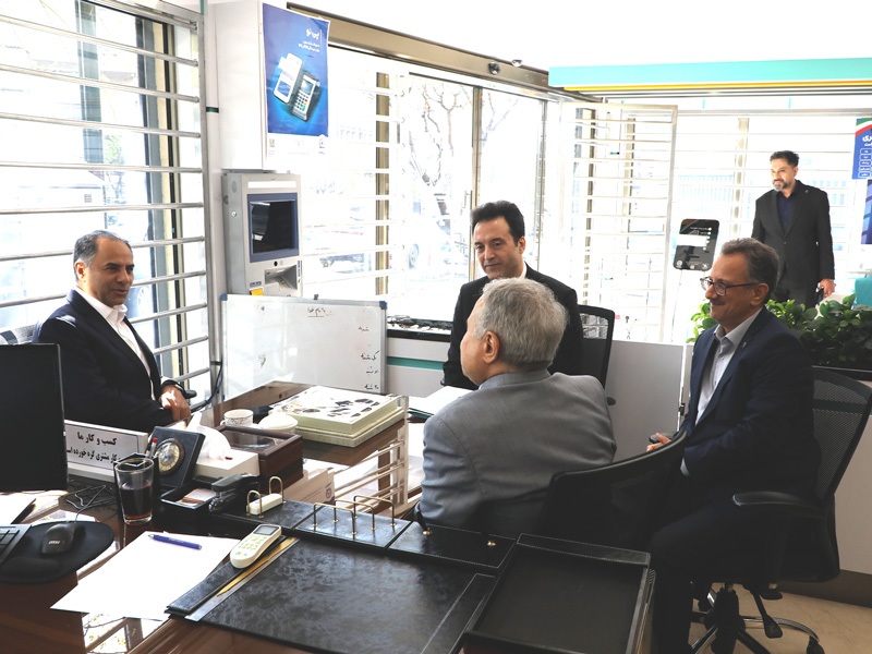 بازدید مدیرعامل بانک تجارت از شعب تهران در اولین روزهای کاری سال ۱۴۰۵ بازدید مدیرعامل بانک تجارت از شعب تهران در اولین روزهای کاری سال ۱۴۰۵