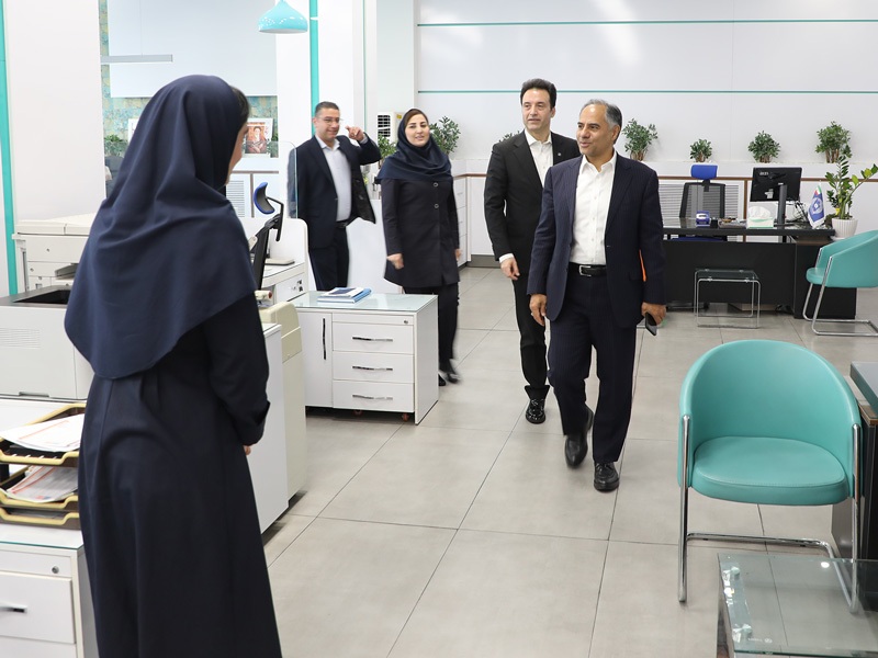 بازدید مدیرعامل بانک تجارت از شعب تهران در اولین روزهای کاری سال ۱۴۰۵ بازدید مدیرعامل بانک تجارت از شعب تهران در اولین روزهای کاری سال ۱۴۰۵