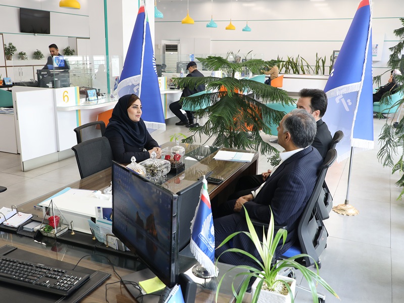 بازدید مدیرعامل بانک تجارت از شعب تهران در اولین روزهای کاری سال ۱۴۰۵ بازدید مدیرعامل بانک تجارت از شعب تهران در اولین روزهای کاری سال ۱۴۰۵