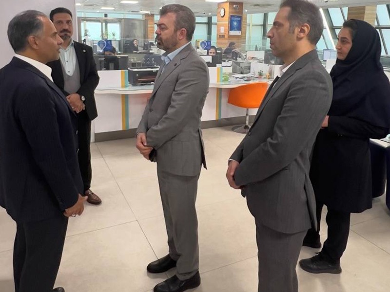 بازدید مدیرعامل بانک تجارت از شعب تهران در اولین روزهای کاری سال ۱۴۰۵ بازدید مدیرعامل بانک تجارت از شعب تهران در اولین روزهای کاری سال ۱۴۰۵