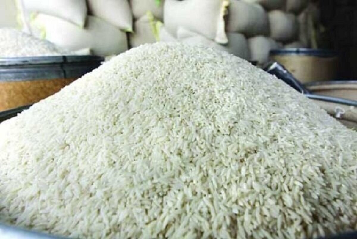 فروش برنج تقلبی به دو برابر قیمت توسط یک فروشگاه زنجیره‌ای+ فیلم