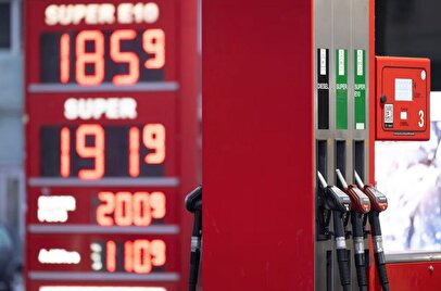 اقدامات ترامپ برای مهار قیمت بنزین در آمریکا / مالیات فدرال بر بنزین تعلیق می‌شود