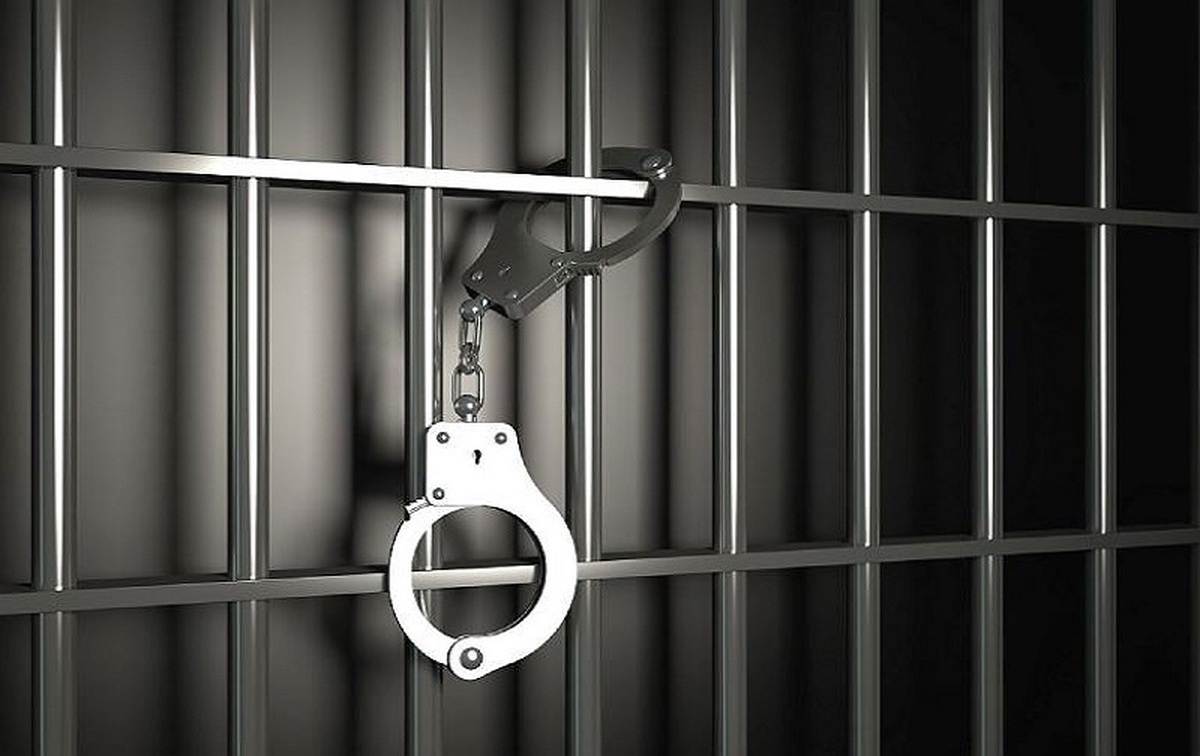 سرقت با پوشش مأموران امنیتی در برابر دوربین‌ها + فیلم