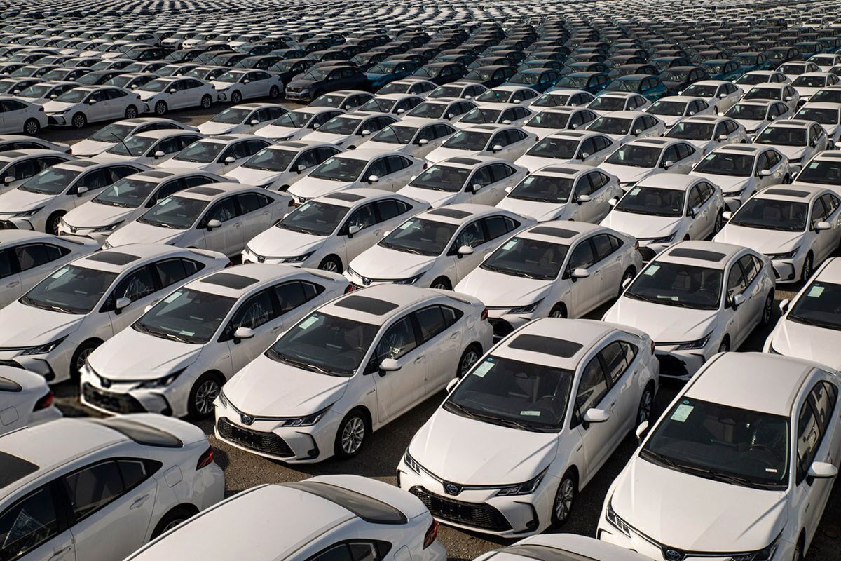 آخرین وضعیت واردات خودرو / معاون وزیر صمت: ۱۰۰۰۰ خودرو در گمرک منتظر ترخیص است