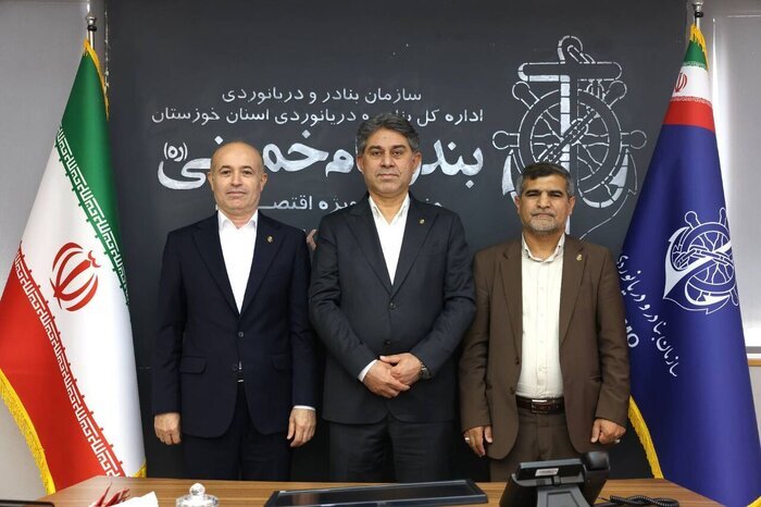 خوزستان استان نفتی نه؛ یک استان دریایی است/ بازنگری در فرآیندهای جذب سرمایهگذاری بخش خصوصی در بنادر خوزستان استان نفتی نه؛ یک استان دریایی است/ بازنگری در فرآیندهای جذب سرمایهگذاری بخش خصوصی در بنادر