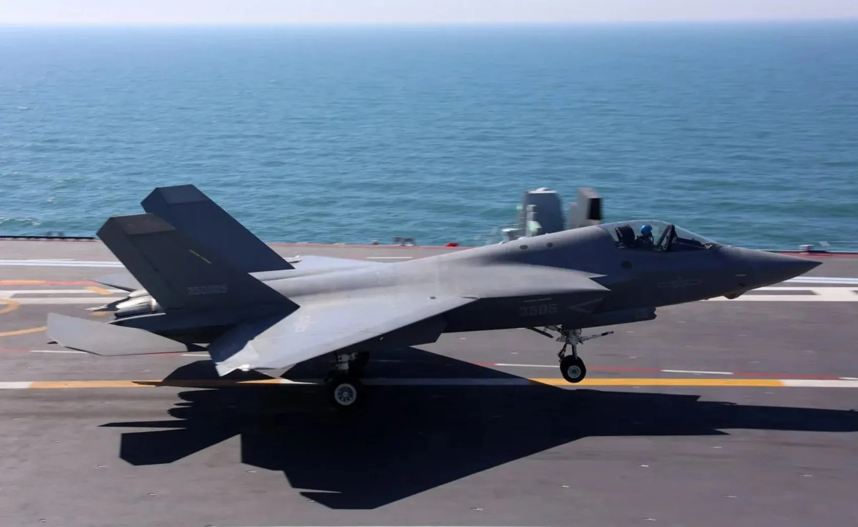 همهچیز درباره جنگنده نسل پنجم چین / J-35A رونمایی شد همهچیز درباره جنگنده نسل پنجم چین / J-35A رونمایی شد