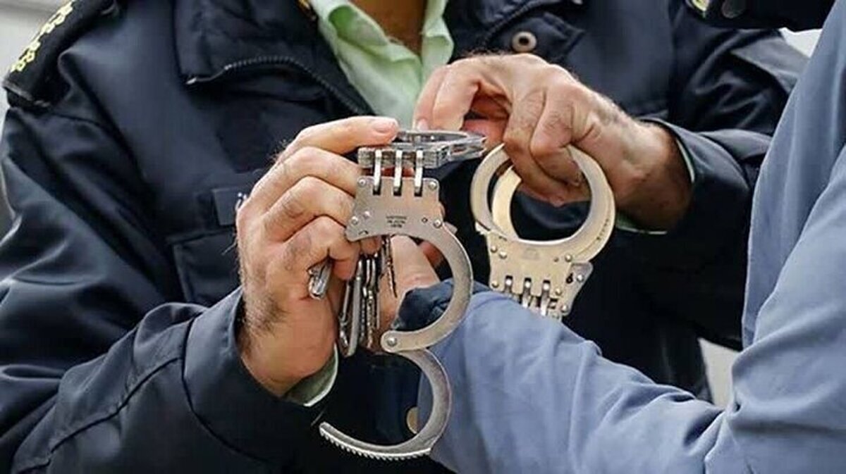 بازداشت ۲ نفر از اوباش مسلح به کلت کمری و قمه در تهران+ فیلم