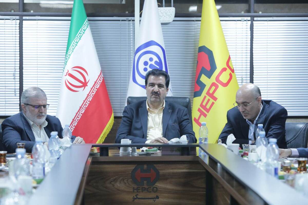 کارگران و بازنشستگان صاحبان اصلی بانک رفاه کارگران هستند