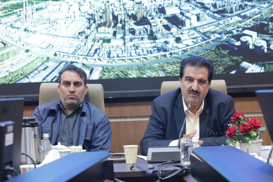 تلاش و تعهد مجموعه مدیران و کارکنان پالایشگاه نفت امام خمینی(ره) شازند در تداوم تولید در ایام جنگ رمضان، شایسته قدردانی است تلاش و تعهد مجموعه مدیران و کارکنان پالایشگاه نفت امام خمینی(ره) شازند در تداوم تولید در ایام جنگ رمضان، شایسته قدردانی است