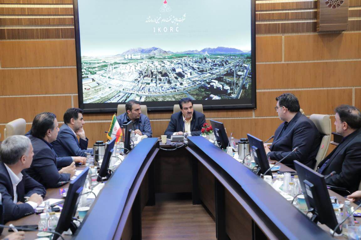 تلاش و تعهد مجموعه مدیران و کارکنان پالایشگاه نفت امام خمینی(ره) شازند در تداوم تولید در ایام جنگ رمضان، شایسته قدردانی است تلاش و تعهد مجموعه مدیران و کارکنان پالایشگاه نفت امام خمینی(ره) شازند در تداوم تولید در ایام جنگ رمضان، شایسته قدردانی است