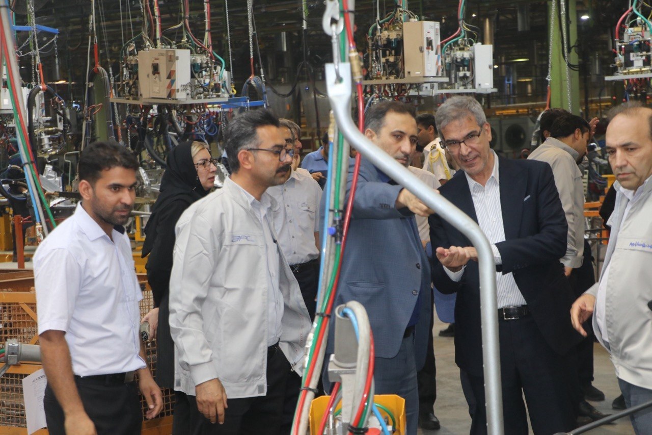 بازدید معاون وزارت علوم از کرمان موتور و خط تولید هاچبک ملی شدو بازدید معاون وزارت علوم از کرمان موتور و خط تولید هاچبک ملی شدو