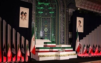 ادای احترام مقامات خارجی به پیکر رهبر شهید در مصلی تهران+ فیلم