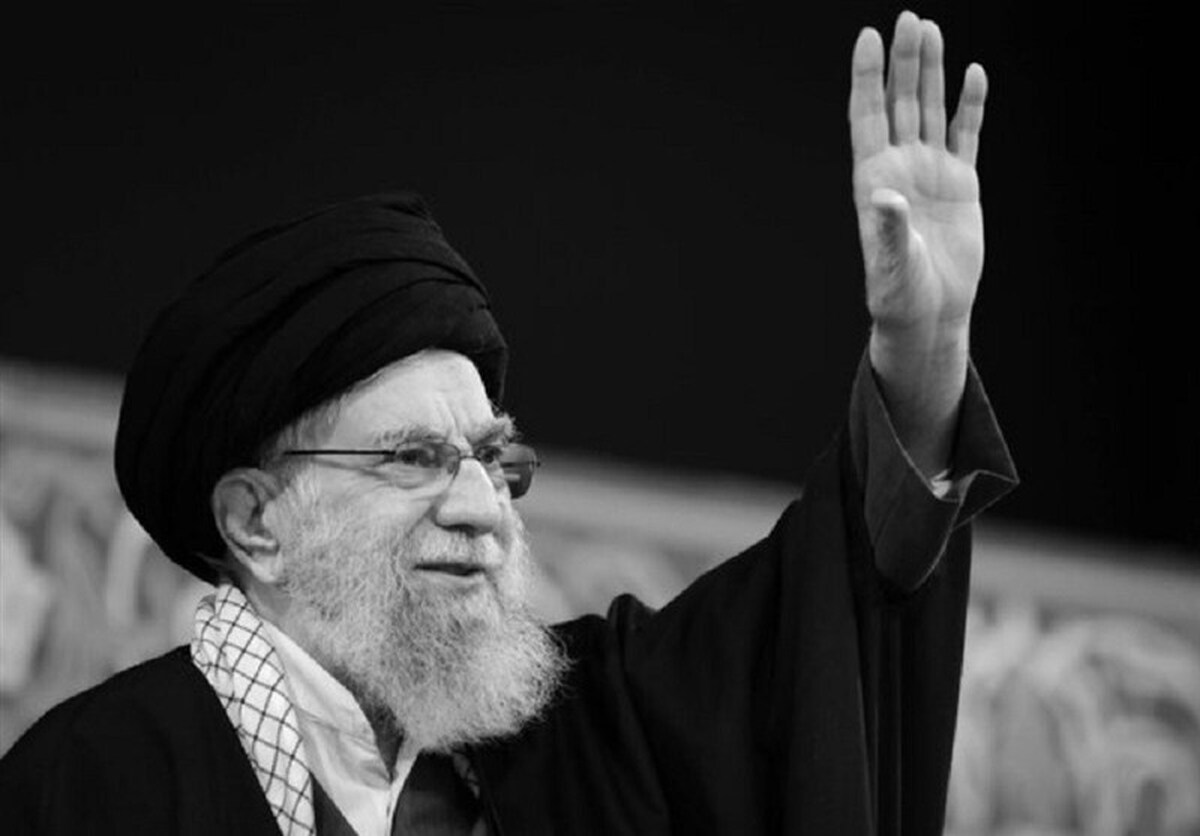 آماده‌سازی محل قرارگرفتن پیکر رهبر شهید در مصلی+ عکس