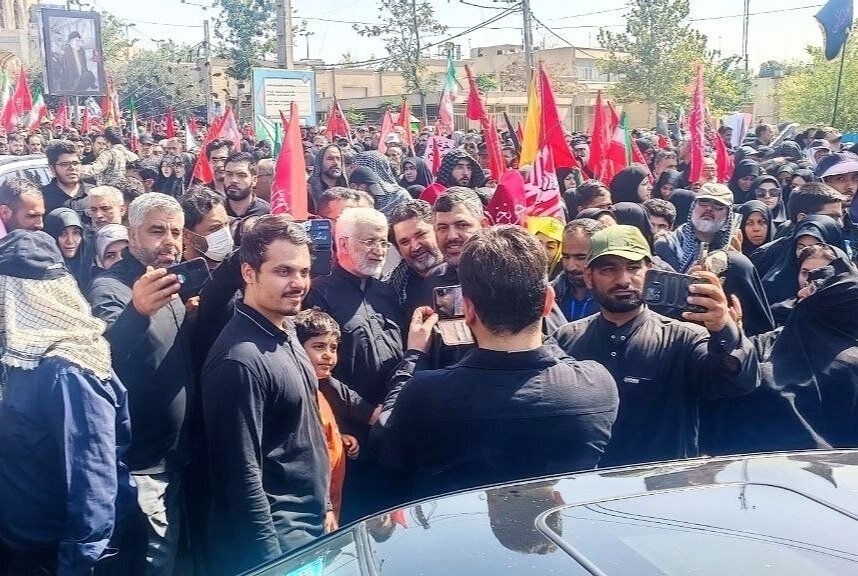 سلفی مردم با جلیلی‌ها + عکس