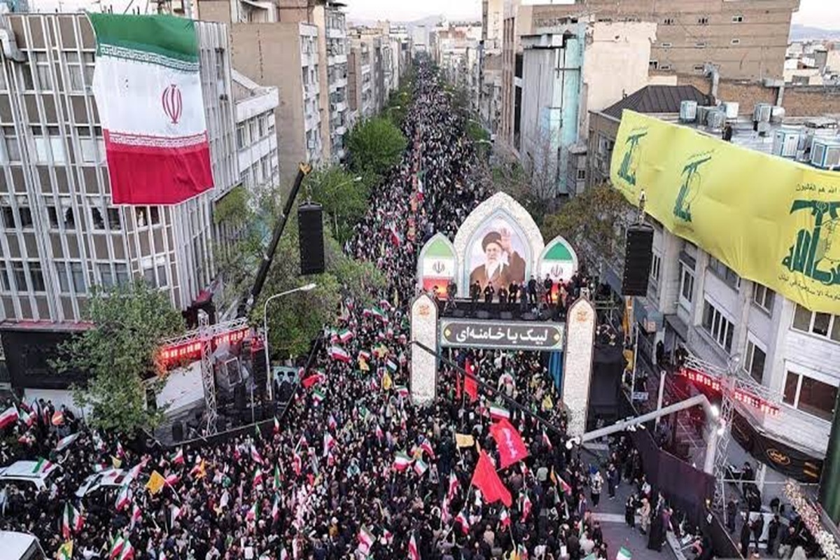 نخستین تصویر از خودروی حامل پیکر رهبر شهید برای تشییع تهران + فیلم