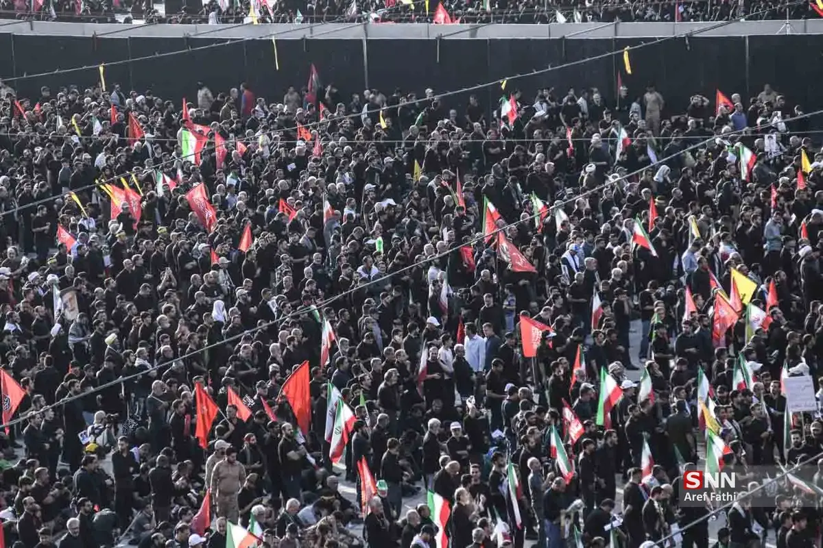انتشار اولین تصویر از حضور عراقچی در مراسم تشییع رهبر شهید