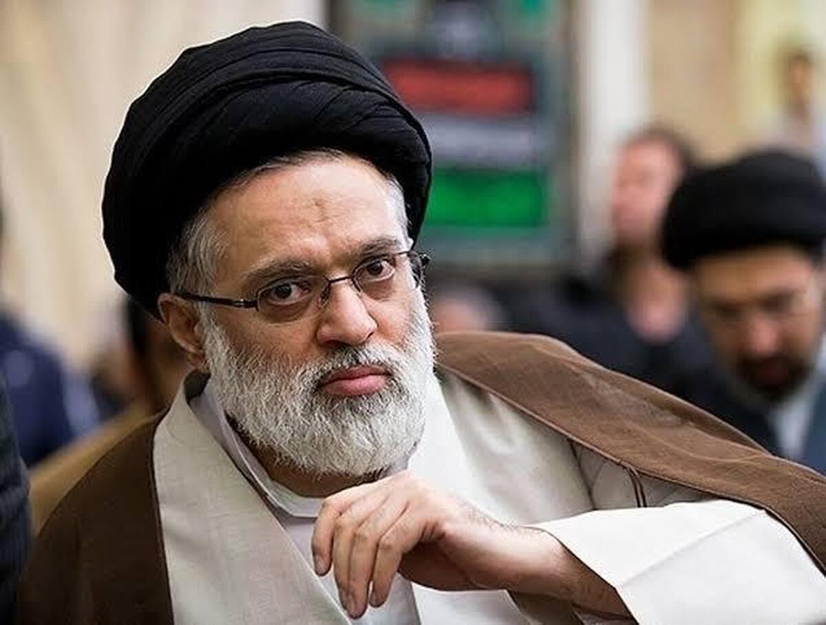 حضور مصطفی خامنه‌ای در فرودگاه نجف + فیلم