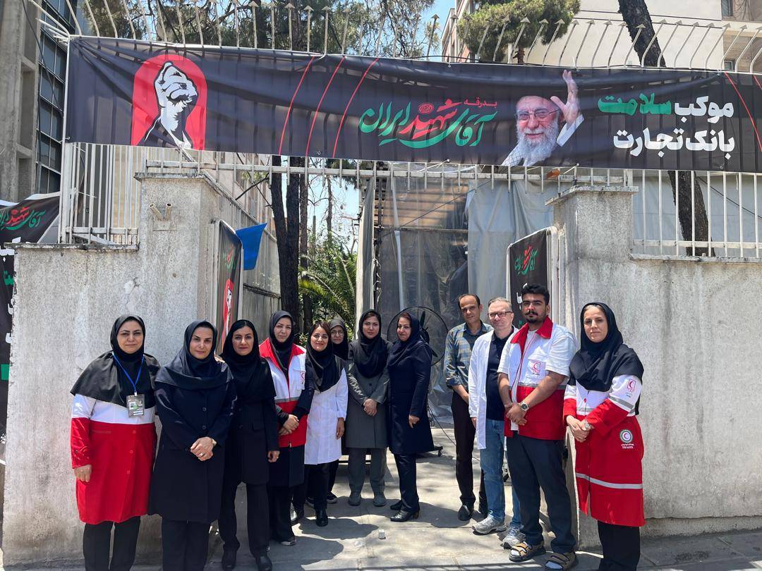تجلی خدمت‌گزاری بانک تجارت در آیین وداع با «قائد شهید امت» / بازدید دکتر اخلاقی از موکب‌های خدمت‌رسانی به عزاداران