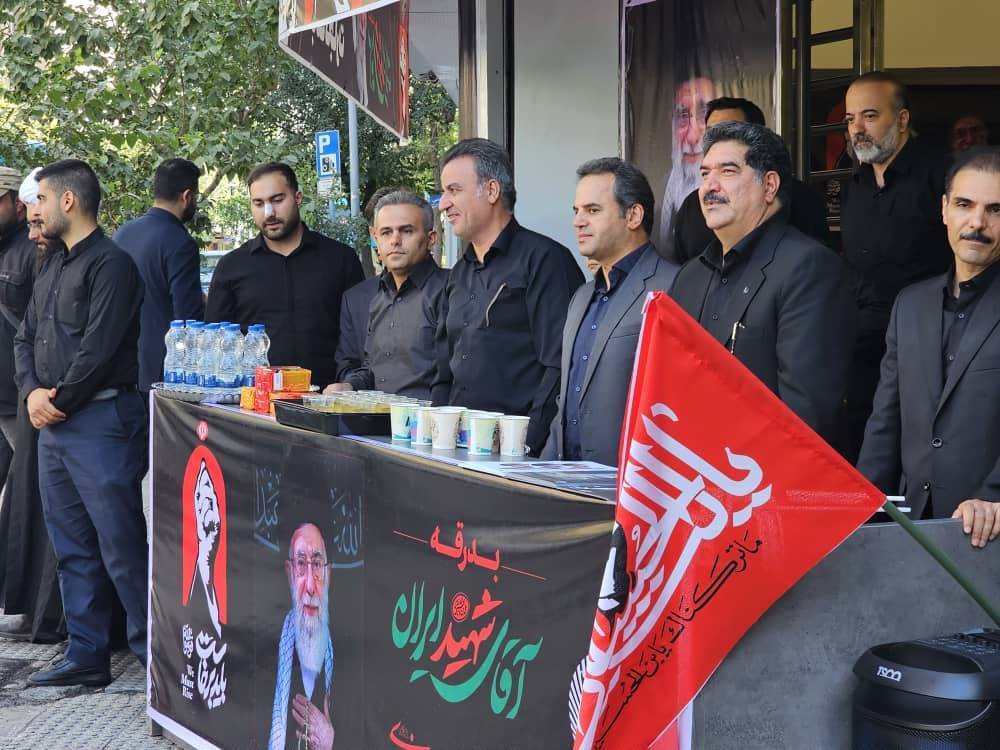 تجلی خدمت‌گزاری بانک تجارت در آیین وداع با «قائد شهید امت» / بازدید دکتر اخلاقی از موکب‌های خدمت‌رسانی به عزاداران