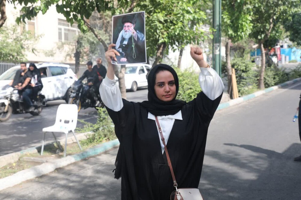 پذیرایی از تشییعکنندگان امام شهید پذیرایی از تشییعکنندگان امام شهید